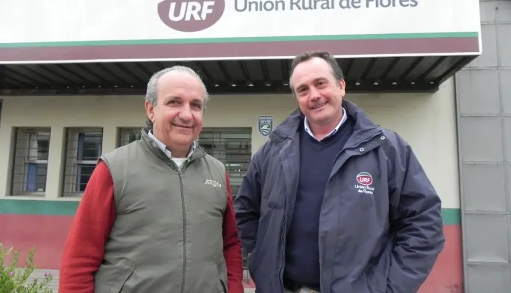 Francisco Albisu y Álvaro Núñez delante de la sede de la URF
