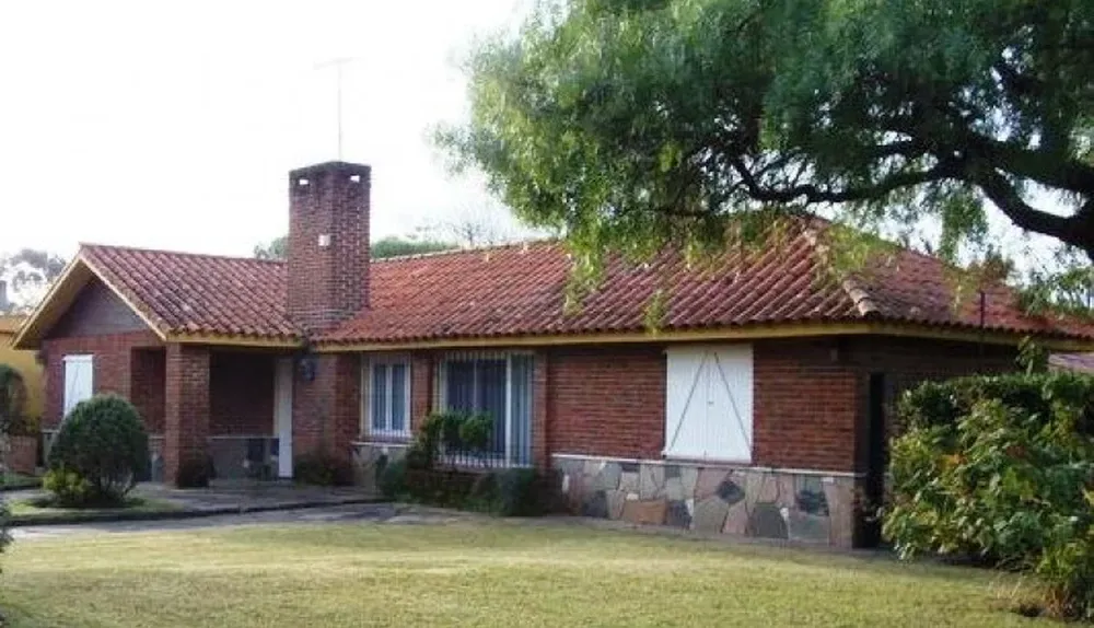 El inmueble está construido en un terreno de 1.345 m2.