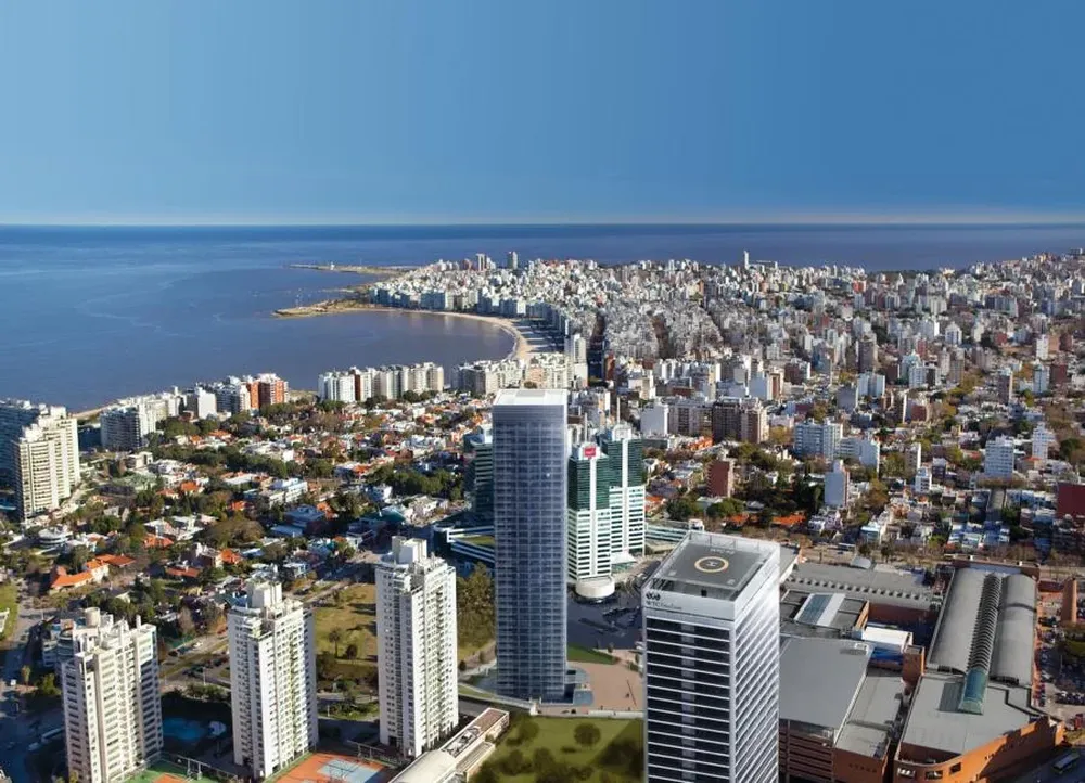 La mayor torre de servicios de Montevideo está en el Buceo