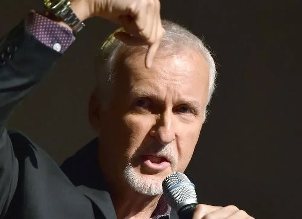 El explorador y director James Cameron habla luego de la proyección de su película Deepsea Challnge 3D