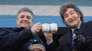 El jefe de Gobierno de la Ciudad de Buenos Aires Jorge Macri y el presidente de la Nación Javier Milei en el desfile militar por el 208° aniversario de la Declaración de Independencia argentina