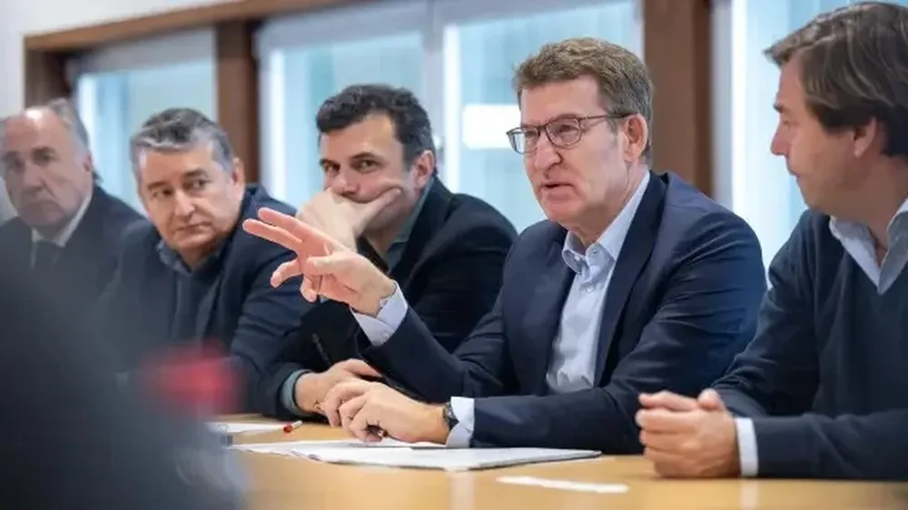 Alberto Núñez Feijóo, con sindicatos y asociaciones de las Fuerzas y Cuerpos de Seguridad en Barbate.