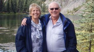 Liz Barlow y su marido Ivan Greenaway durante una de sus vacaciones.