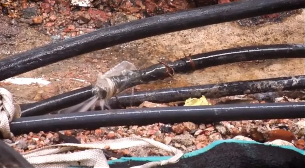 Caños rotos en el barrio Marconi