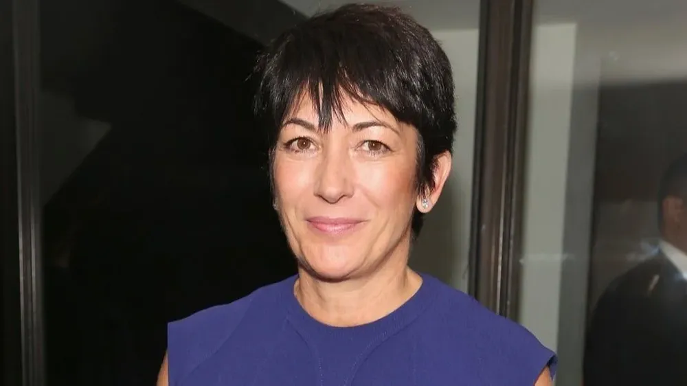 Ghislaine Maxwell niega las acusaciones de tráfico sexual que existen contra ella.