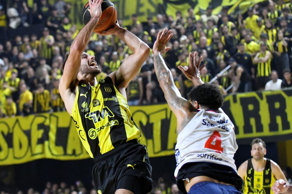 El último Peñarol vs Nacional terminó con incidentes y el aurinegro recibió un duro castigo