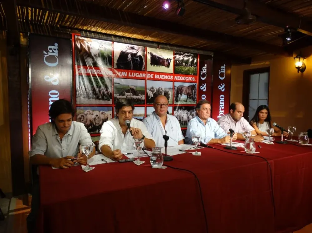 Los principales de Zambrano & Cía con Juan Milat, del haras Cuatro Piedras