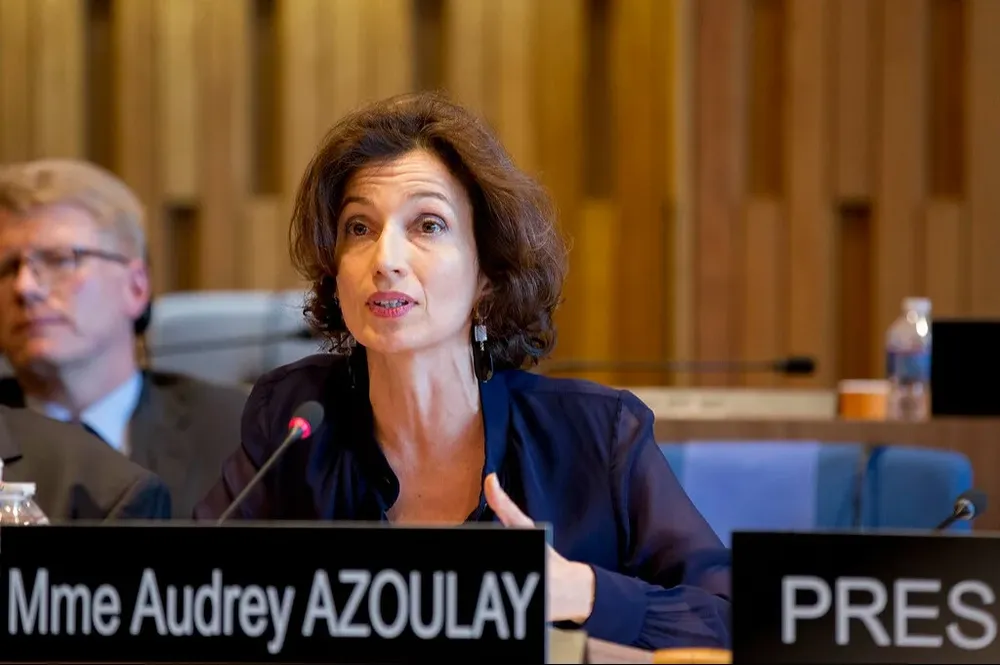 La directora general de la UNESCO; Audrey Azoulay afirmó que “la regulación de las redes es un reto democrático”