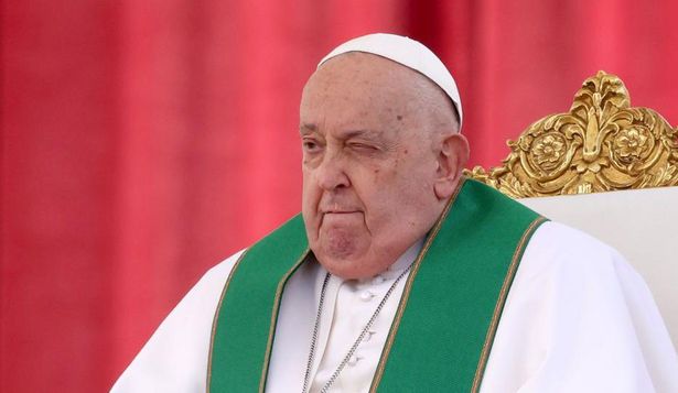 El papa Francisco padece una neumonía bilateral y su cuadro clínico sigue siendo complejo