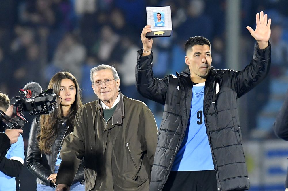 Luis Suárez y su medalla de Leyenda Celeste Luis Suárez y su medalla de Leyenda Celeste