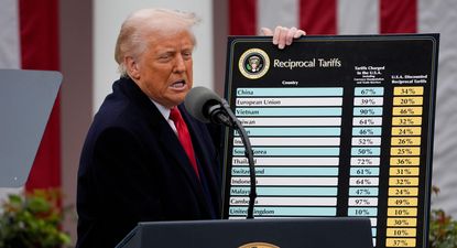 Cuatro formas en las que la guerra de aranceles iniciada por Trump hace un año ha impactado en la economía global