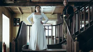 Carmen Machi vestida de novia en un fotograma de Tratamos demasiado bien a las mujeres.