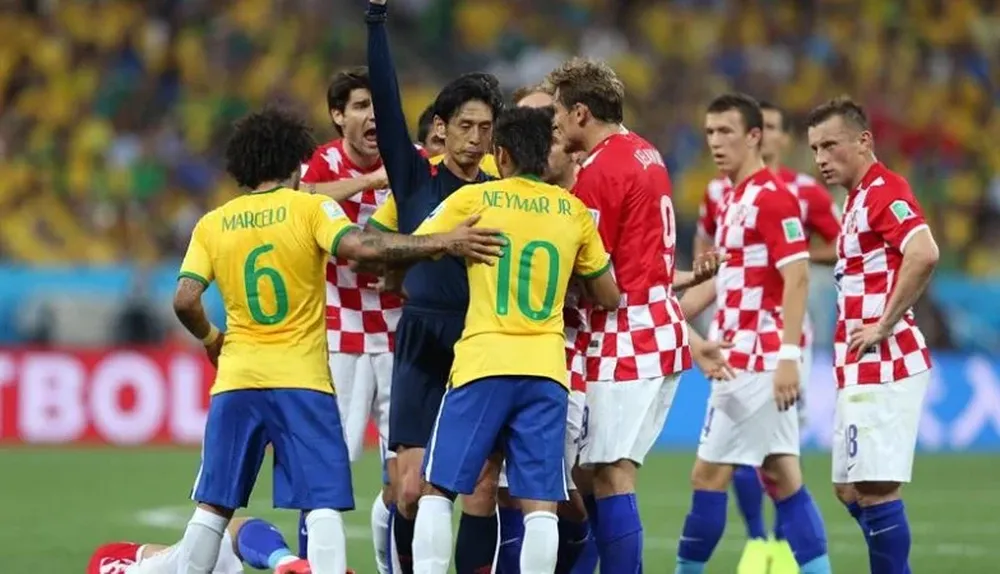 Tarjeta amarilla a Neymar