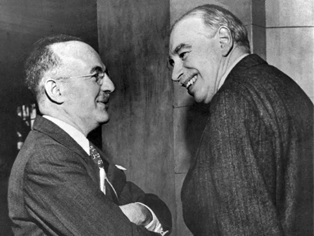 Harry Dexter White, subsecretario del Tesoro de EEUU (izquierda), y el inglés John Maynard Keynes en la reunión inaugural del Fondo Monetario Internacional en Savannah, Georgia, el 8 de marzo de 1946