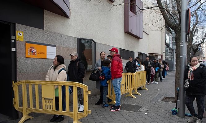 España planea un cambio clave para frenar el mercadeo de citas en Extranjería