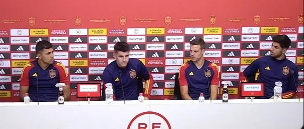 Los jugadores se oponen a Rubiales.