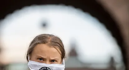 la activista greta thunberg  fue detenida en londres tras una manifestacion