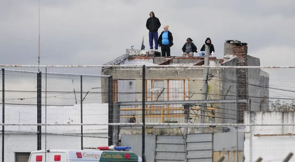 Algunos espectadores optaron por ésta ubicación para ver el Danubio - Peñarol en Jardines