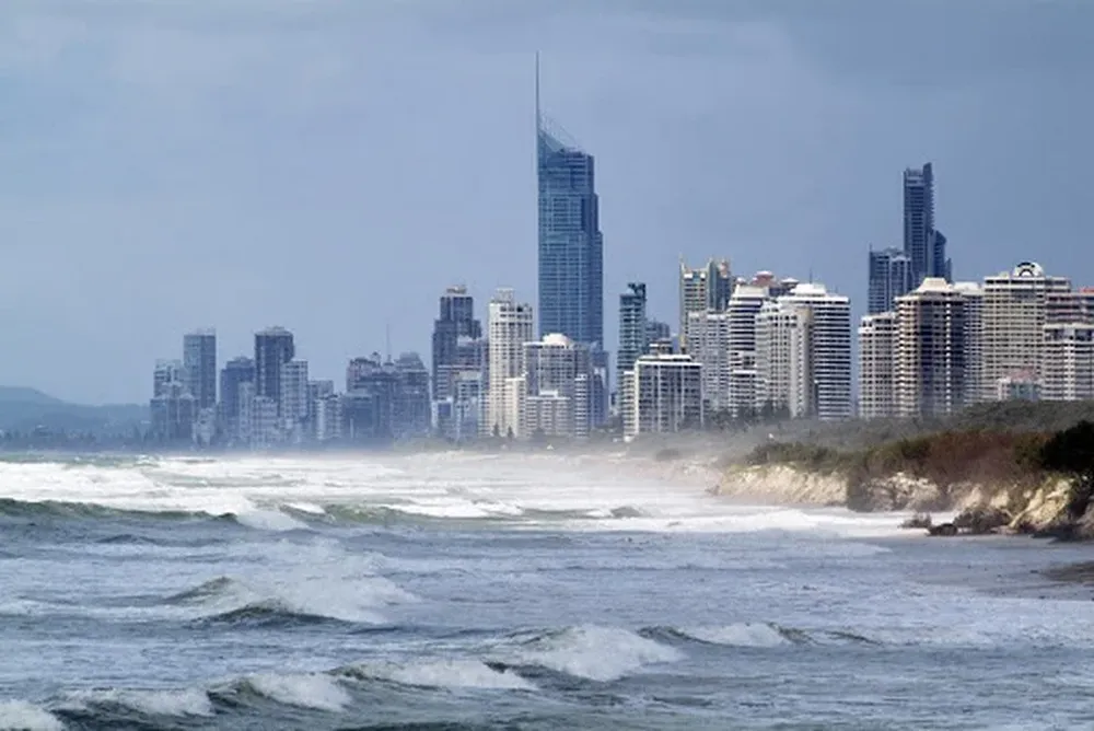 En Costa de Oro, en Queensland, Australia, una tormenta arrasa con las playas del popular destino turístico