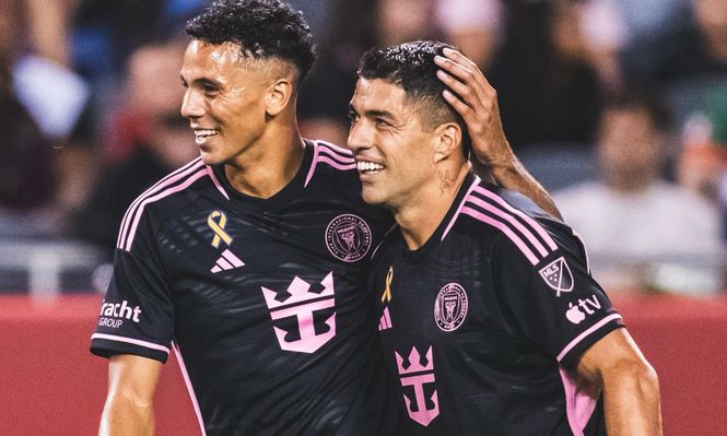 Luis Suárez festeja uno de sus dos nuevos goles para Inter Miami