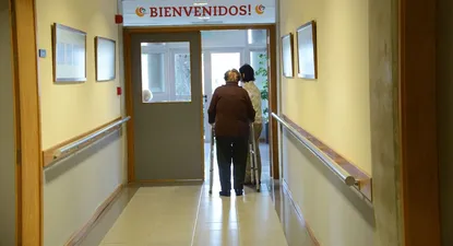 Quienes cuidan a personas con alzhéimer tienen riesgos de enfermarse