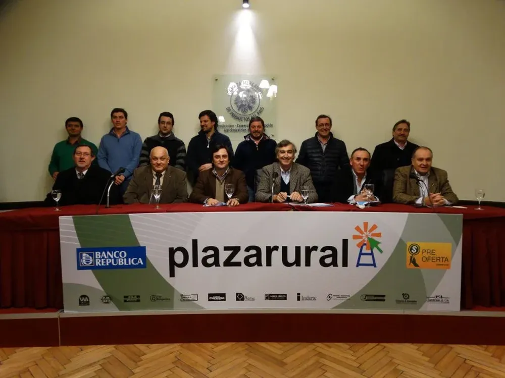 La conferencia se realizó en la Cámara Mercantil de Productos del País.