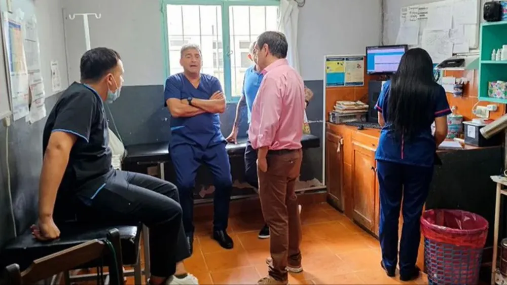 En el centro, el ministro de Salud salteño, Federico Mangioni