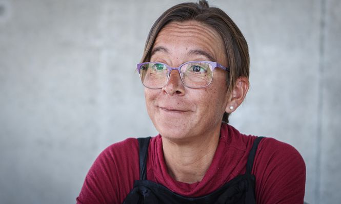 Pasó de ser referente en Ciencia Política a sentirse prisionera en una institución de salud mental, ahora empieza su nueva vida emprendiendo con las manos en la tierra