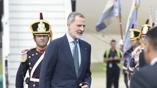 El rey Felipe VI, a su llegada en la mañana de hoy sábado 9 al aeropuerto de Ezeiza.