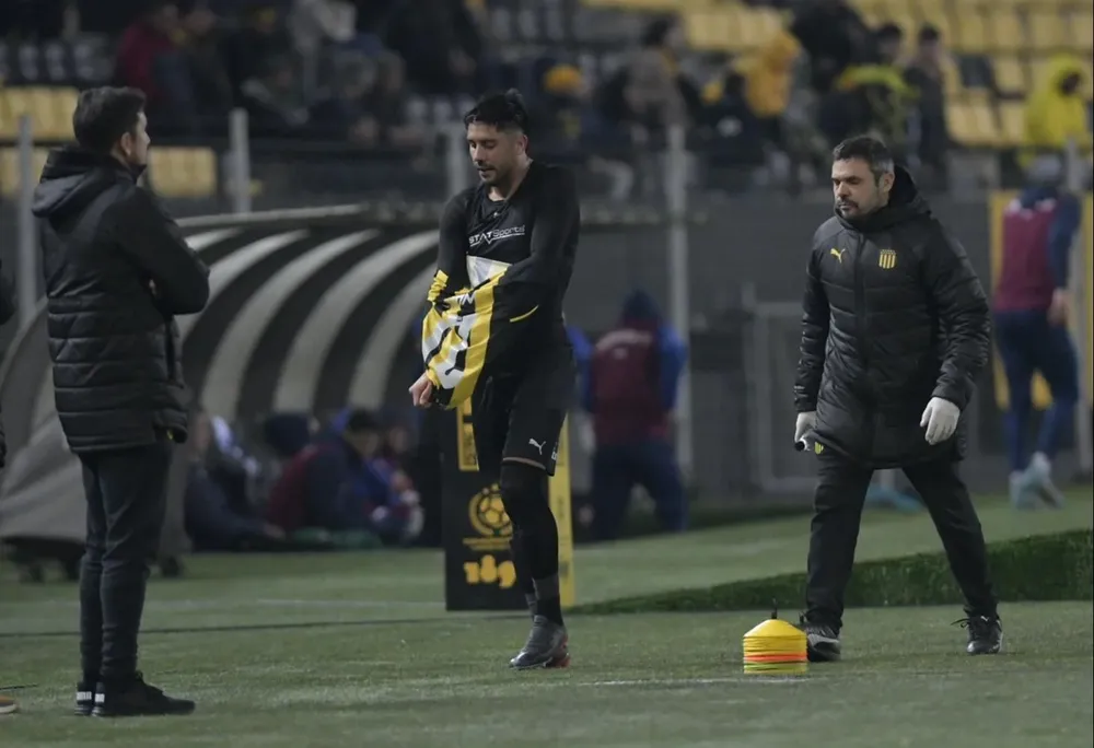 Ramón Arias salió lesionado ante Liverpool