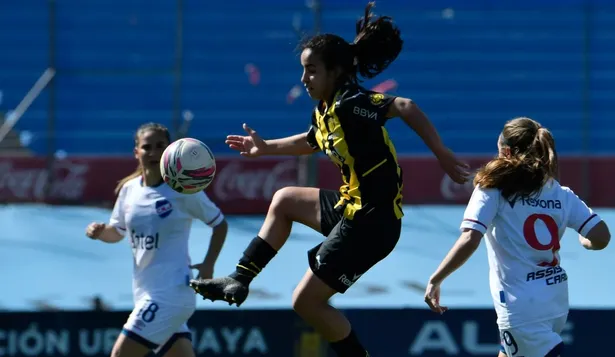 El clásico de fútbol femenino se jugará otro día