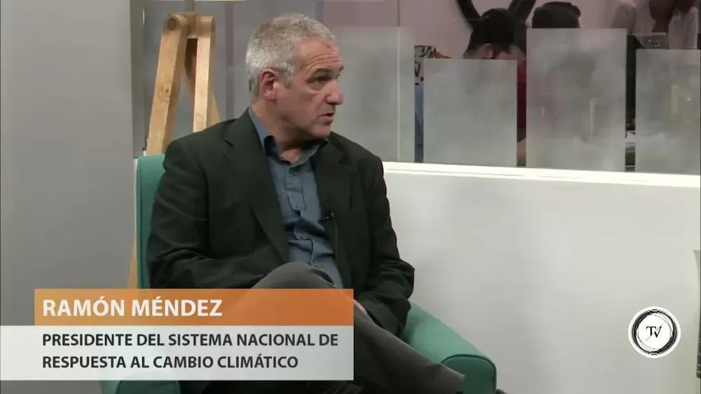 Entrevista con Ramón Méndez, quien preside el Sistema Nacional de Respuesta al Cambio Climático. En la entrevista, Méndez señaló que el cambio climático es inevitable y que si bien no se puede afirmar que las últimas sequías o inundaciones responden a él, es cierto que hay una intensificación de los fenómenos climáticos extremos, para los que hay que prepararse.