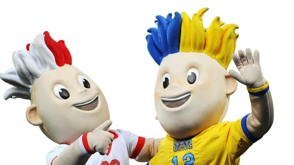 Slavek y Slavko (Polonia y Ucrania 2012): Los gemelos Slavek y Slavko, vestidos con los colores de Polonia y Ucrania, celebran la unión y la amistad en el torneo conjunto.