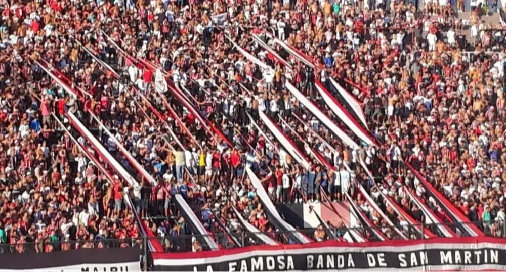 Un hincha de Chacarita fue asesinado en medio de un enfrentamiento entre dos facciones de la barra brava local