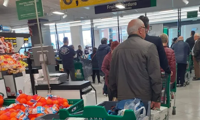 Empleados de los supermercados, en primera línea ante el coronavirus