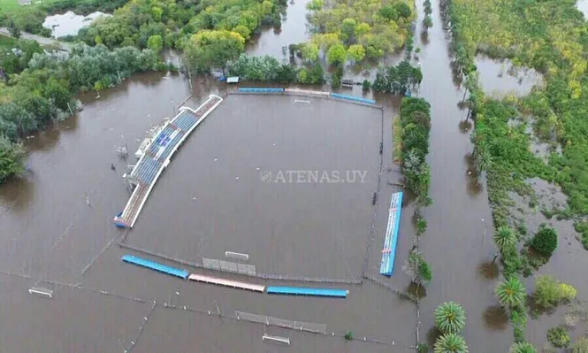 El estadio de Atenas bajo agua