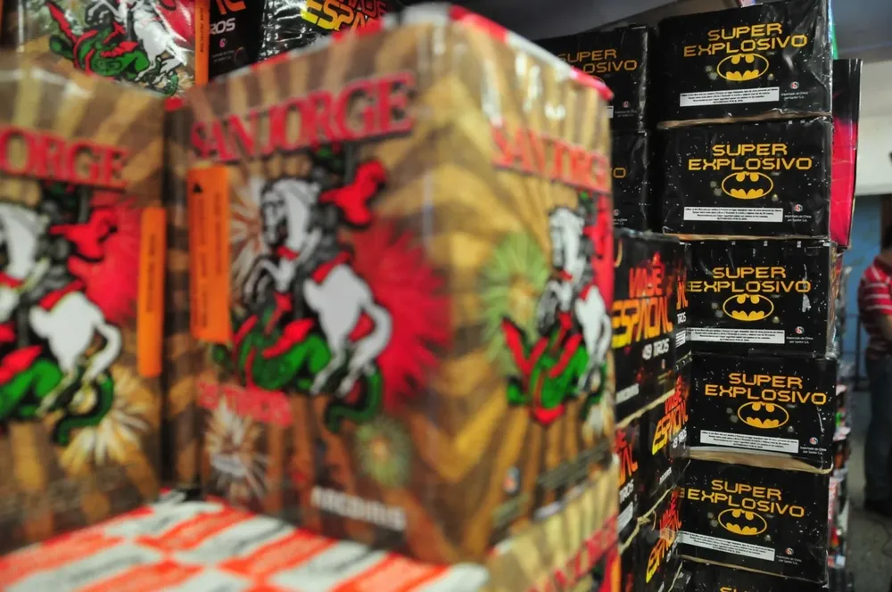 Los expertos exhortan a no dejar que niños manipulen fuegos artificiales