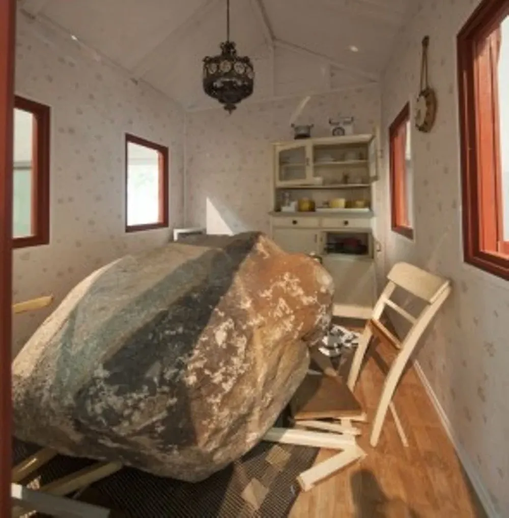 Obra de Jimmie Durham que se expone en Musac, España.