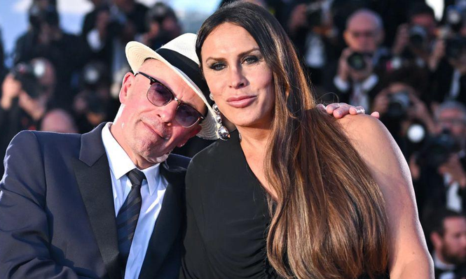 El director de Emilia Pérez, Jacques Audiard y Karla Sofía Gascón.