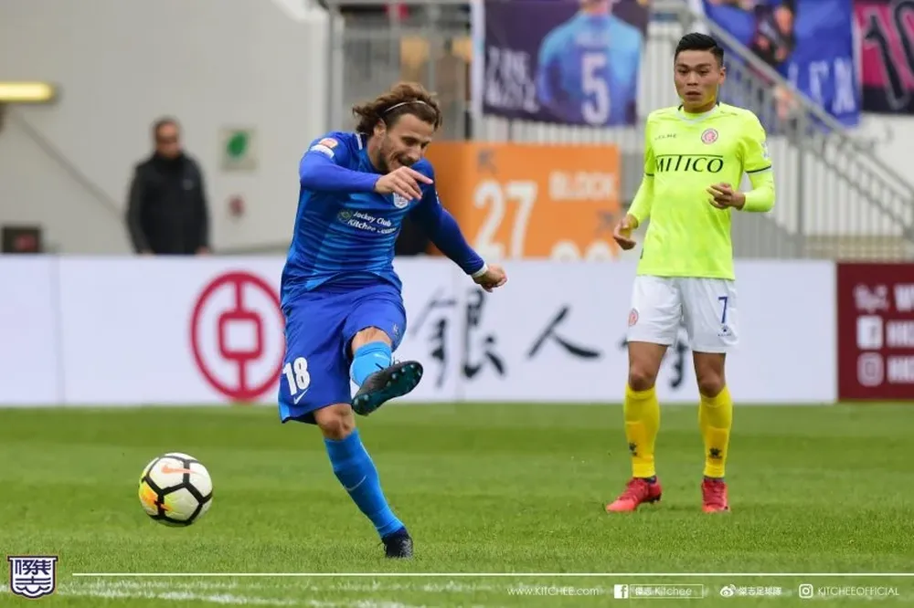 Forlán marcó sus primeros goles en Hong Kong