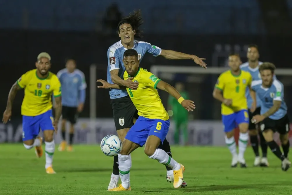 Edinson Cavani y Renán Lodi
