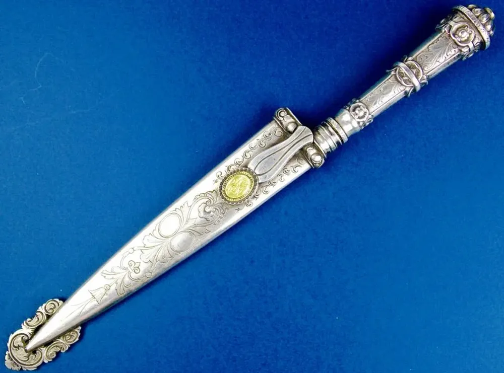El cuchillo que fue subastado en US$ 10 mil en el remate de Zorrilla de San Martin