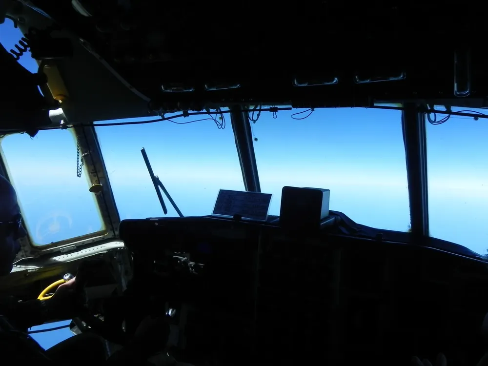 Vista de la cabina del Hércules en vuelo