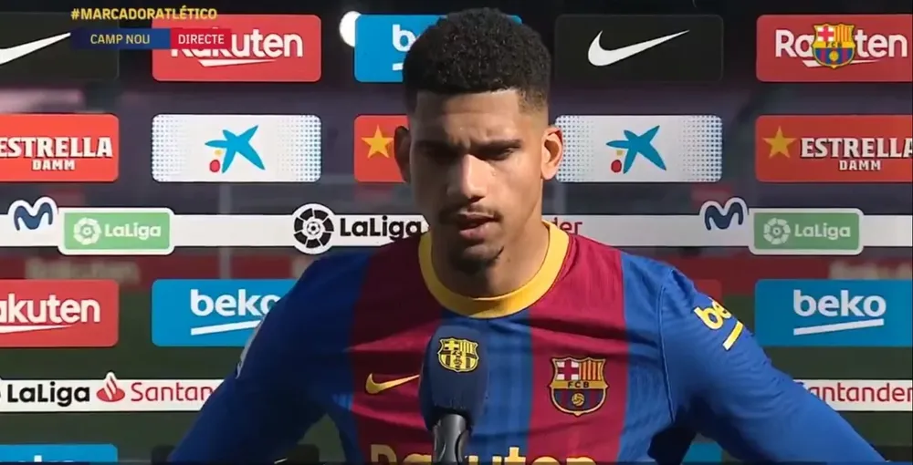 Ronald Araújo sigue creciendo en su juego en Barcelona