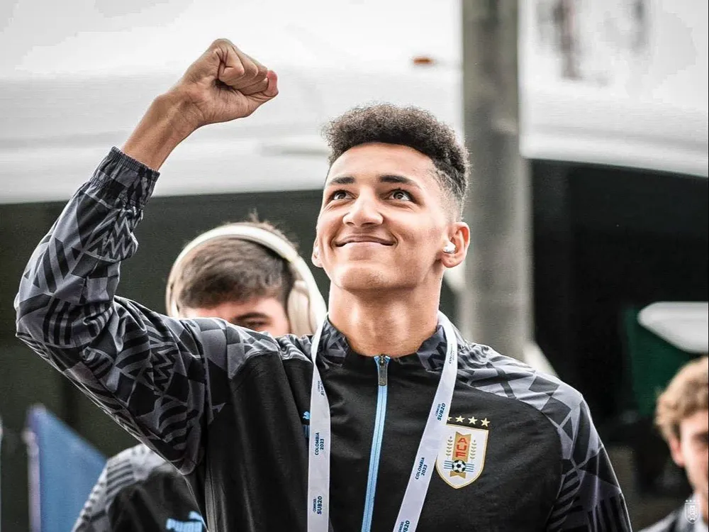 Alvaro Rodríguez con la medalla de subcampeón sudamericano