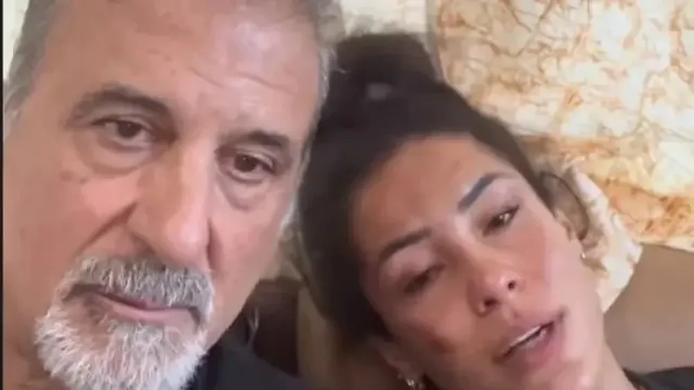 La mujer española junto a su marido en la India.