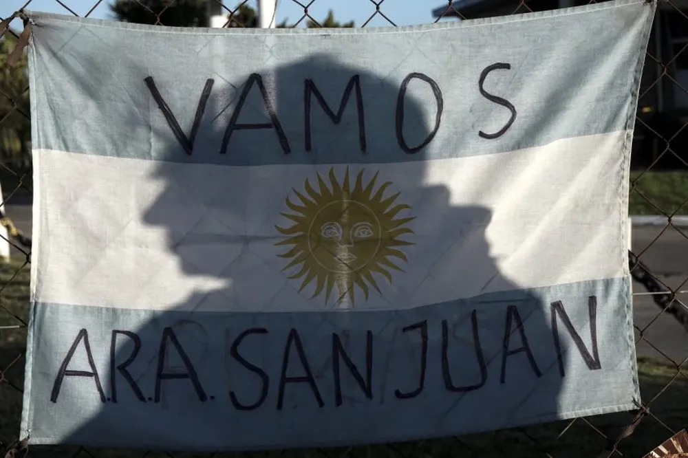 Un mensaje de apoyo para los 44 tripulantes del submarino desaparecido, Argentina