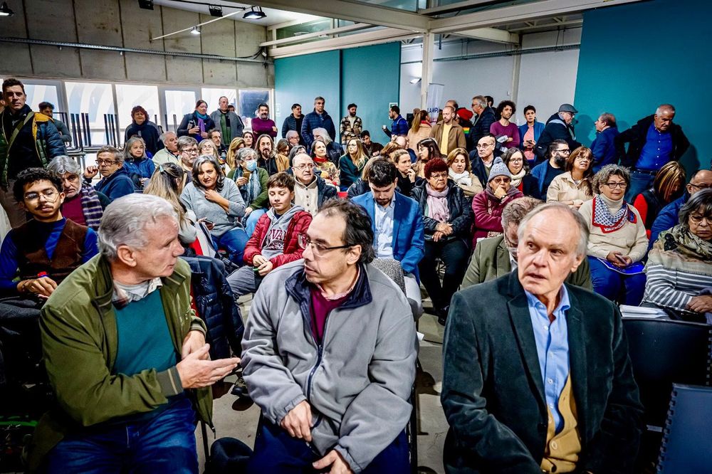 Gerónimo Sena (atrás a la izquierda) en el lanzamiento de La Amplia