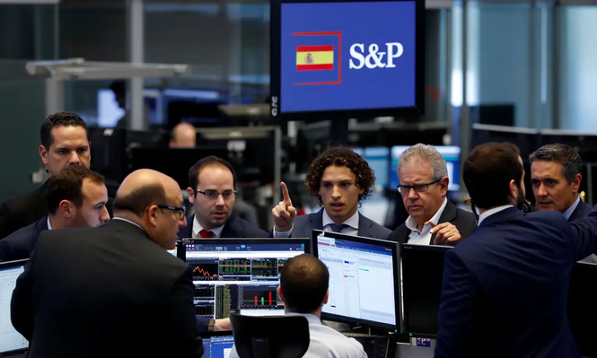 S&P mejora la calificación de España a A+ con perspectiva estable