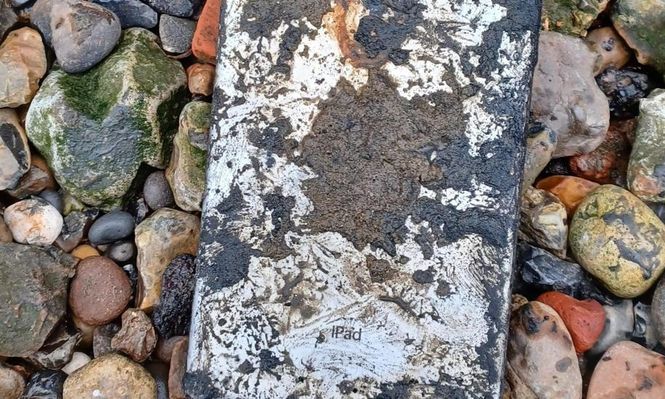El iPad Mini fue encontrado enterrado bajo la arena del río Támesis y vinculado a un tiroteo casi fatal cinco años y medio antes.
